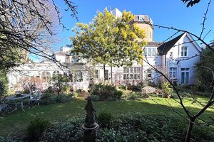 2a Preston Park Avenue